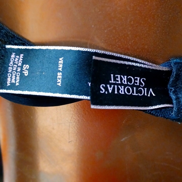 Victoria's Secret Very Sexy Halter Bra - Picture 4 of 4